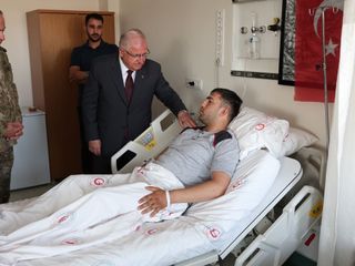 Milli Savunma Bakanı Güler'den, metan gazına maruz kalan askerlere ziyaret