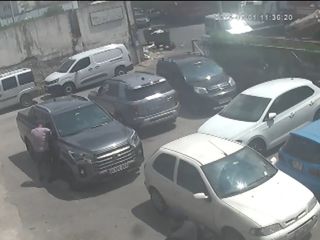 İstanbul'da otomobilin camını kırıp, içindeki 1,5 milyonu çaldılar