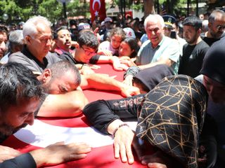 Kayseri'de şehit Ümit Üzüm'ün kızından babasına veda