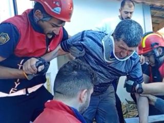 Sivas'ta kuyuya düşen adamın yardımına itfaiye yetişti: Duygusal anlar