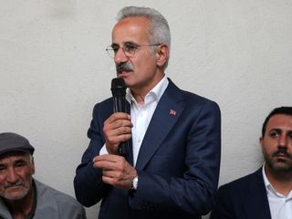 Abdulkadir Uraloğlu'ndan Bitlis'te şehit Yeşildemir'in ailesine taziye ziyareti