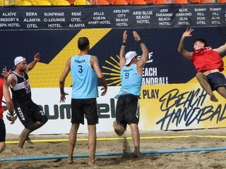EHF Avrupa Plaj Hentbolu Şampiyonası Antalya'da sürüyor