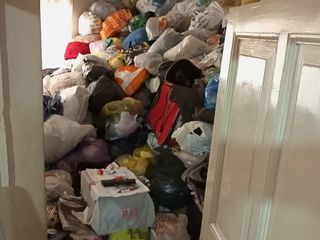 Aydın'da evden 6 kamyon çöp çıktı