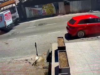 İstanbul'daki zincirleme trafik kazasında motosiklet sürücüsünün bacağı koptu