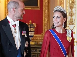 Prenses Kate yıllar sonra taç taktı
