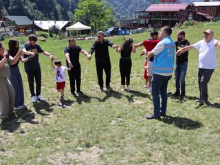 Ayder Yaylası’nda hem sağlık taraması hem horonla egzersiz