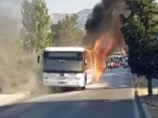 İzmir'de belediye otobüsünde yangın: Yolcular son anda kaçtı