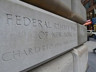 Fed, faiz indirimi kararında ikiye bölündü