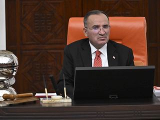 Bekir Bozdağ, AK Parti milletvekiline sinirlendi: O arkadaşımız dışarı çıksın