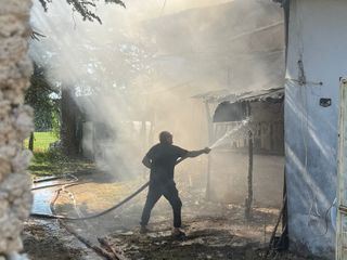Isparta'da çöp yakmak isterken evlerini tutuşturdu