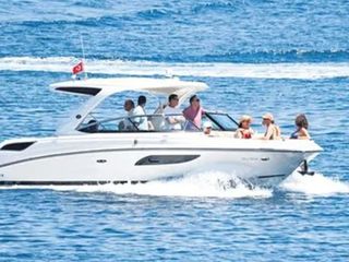 Bodrum'da 11 milyar dolarlık teknede tanınan simaların tatil keyfi