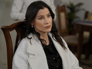 Müjde Uzman sokak kedilerini beslediği için CİMER’e şikayet edildi