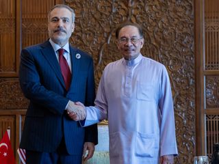 Hakan Fidan, Malezya Başbakanı Enver İbrahim ile görüştü
