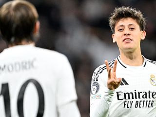Luka Modric'ten Arda Güler'e jest