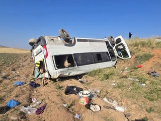 Konya'da tarım işçilerini taşıyan minibüs devrildi: 15 yaralı