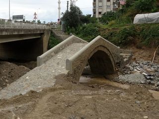 Trabzon'da bulunan 200 yıllık köprü yıkılma tehlikesi ile karşı karşıya