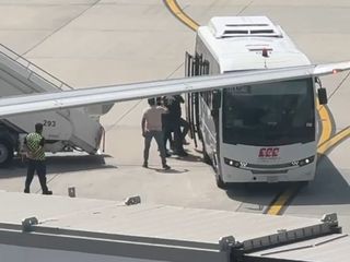 Leman dergisi yazı işleri müdürü İstanbul Havalimanı'nda gözaltına alındı