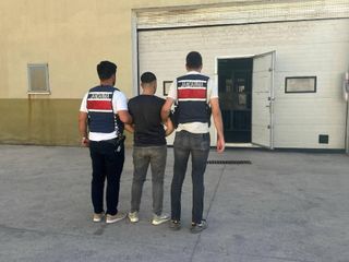 Gaziantep'te kesinleşmiş hapis cezasıyla aranan 2 şahıs enselendi