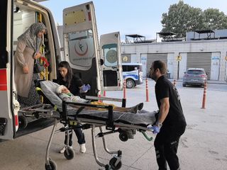 Bursa'da sürgülü kapının altında kalan çocuk ağır yaralandı