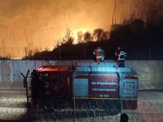 Suriye sınırında alevlerle mücadele gece de devam ediyor