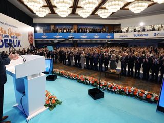 AK Parti'nin yeni şarkısı: Dünya Bizi Bekler