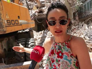 Oyuncu Özlem Öçalmaz, Beyoğlu'nda bina yıkımına tepkili: Kentsel ölüm yaşıyoruz