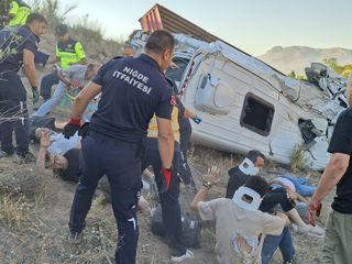 Niğde’de zincirleme kaza: 1’i ağır 16 yaralı