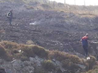 Sinop’ta çalılık alanda çıkan yangında kalan bir kadın, itfaiye ekiplerince kurtarıldı