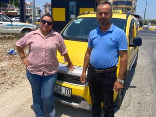 Eşinin tavsiyesiyle direksiyon başına geçti: Antalya'da 12 yıldır taksicilik yapıyor