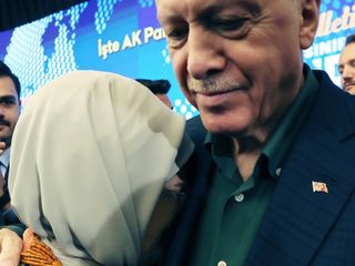 AK Parti kampında Emine Erdoğan'ın duygusal anları