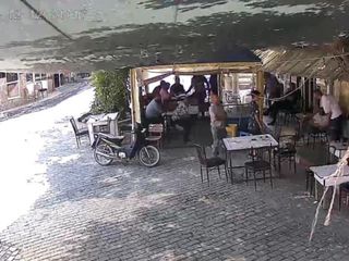 Manisa'da kahvehanede otururken kalp krizi geçiren adam öldü