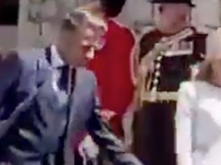 Emmanuel Macron'un eli bir kez daha havada kaldı