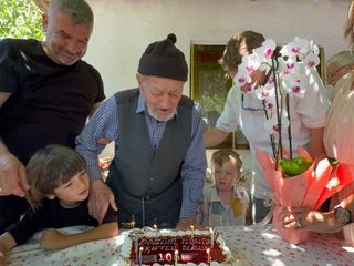 Balıkesir'de 100 yaşına giren Recep Ercan doğum gününü kutladı