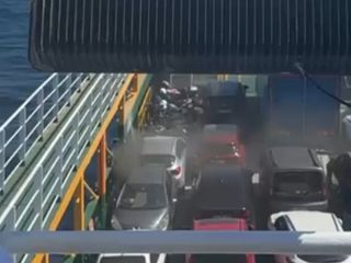 Balıkesir'in Marmara Adası açıklarında feribotta yangın