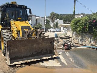 Bodrum'da ana su isale hattı patladı