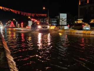 Edirne'de içme suyu hattı patladı: Cadde ve sokaklar göle döndü