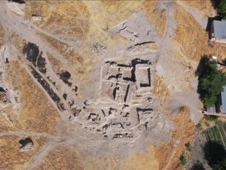 Kentleşmenin izlerine ulaşıldı! Elazığ'da 6 bin yıllık tapınak ortaya çıktı