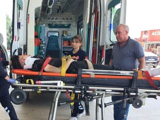 Bursa'da motosiklet dolmuş durağına daldı