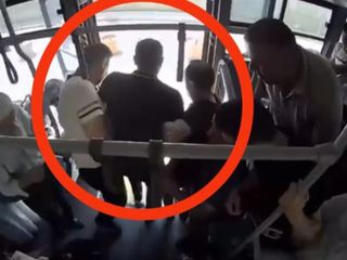 Siirt'te otobüste fenalaşan yolcu hastaneye yetiştirildi