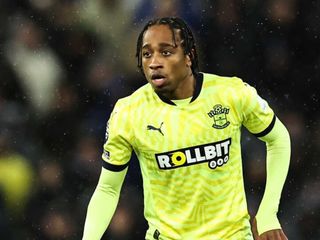 Kyle Walker-Peters'ın İstanbul'a gelişi ertelendi