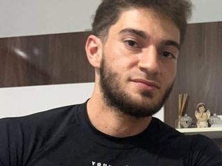 Sosyal medya fenomeni Testo Taylan 14 yaşındaki çocuğu darbettiği iddiasıyla gözaltına alındı