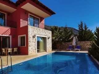 Muğla Fethiye'de havuza düşen 2 yaşındaki çocuk hayatını kaybetti