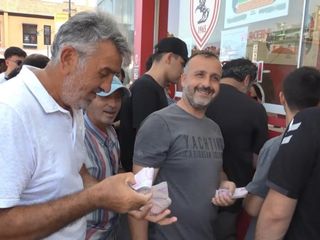 Samsunspor taraftarlarının kombine alımı: Yeşilçam film sahnelerini hatırlattı