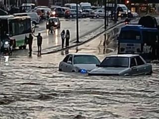 Ankara'da sağanak, sellere neden oldu