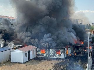 Malatya'da hırdavat malzemelerinin satıldığı iş yerinde yangın