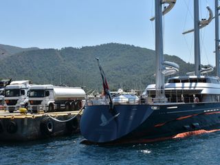 Dünyanın en lüks yelkenlilerinden "Maltese Falcon" Marmaris’te