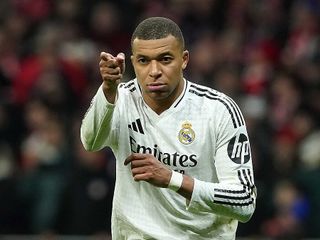 Real Madrid'in yeni 10 numarası Kylian Mbappe oluyor