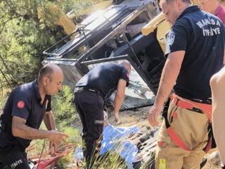 Manisa'da devrilen greyderin operatörü hayatını kaybetti