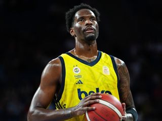Phoenix Suns, Nigel Hayes-Davis ile sözleşme imzaladı