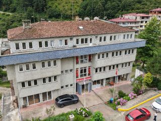 Trabzon'da görenleri şaşırtan muhtarlık binası